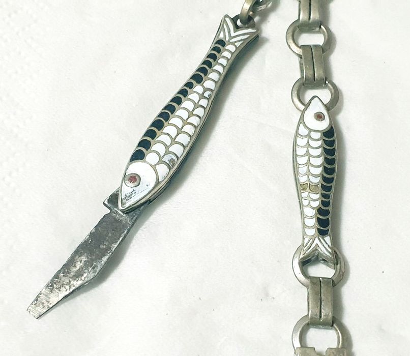 Antiga corrente de relógio de bolso em alpacca e esmalte com canivete