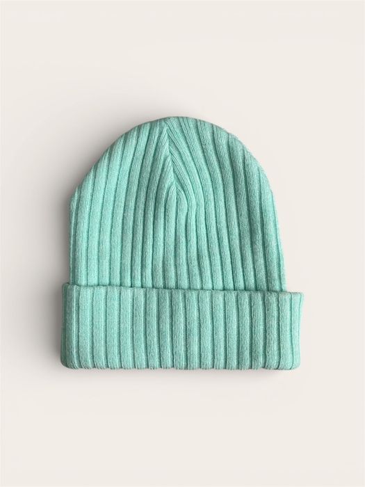 Стильна шапочка для дівчинки