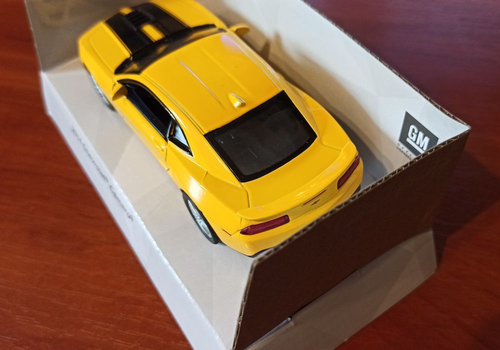 Продам коллекционную машинку Kinsmart