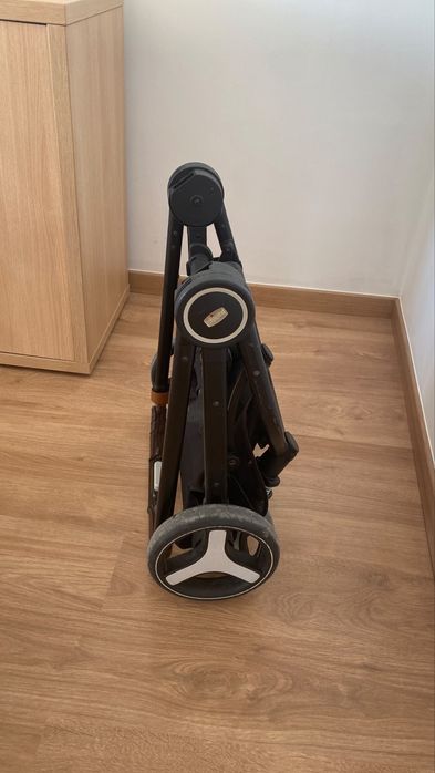 Carrinho de bebe Trio chicco Best friend com redutor - novo custa 400€
