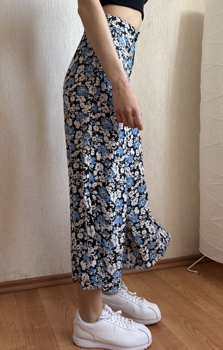 Літні вкорочені брюки з розрізами по сторонах XS