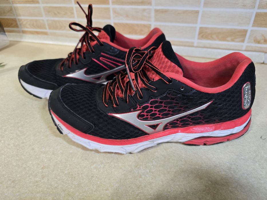 Бігові кросівки Mizuno