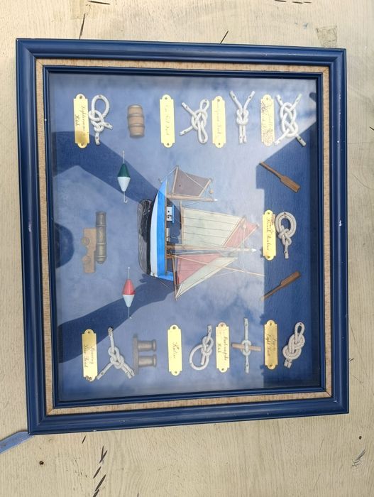 Węzły żeglarskie w drewnianej ramie