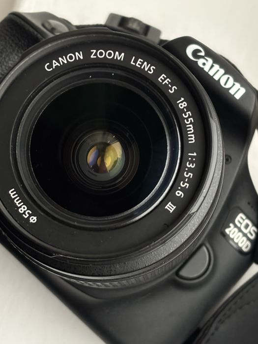 Canon EOS 2000D з обʼєктивом 18-55mm, ідеальний стан