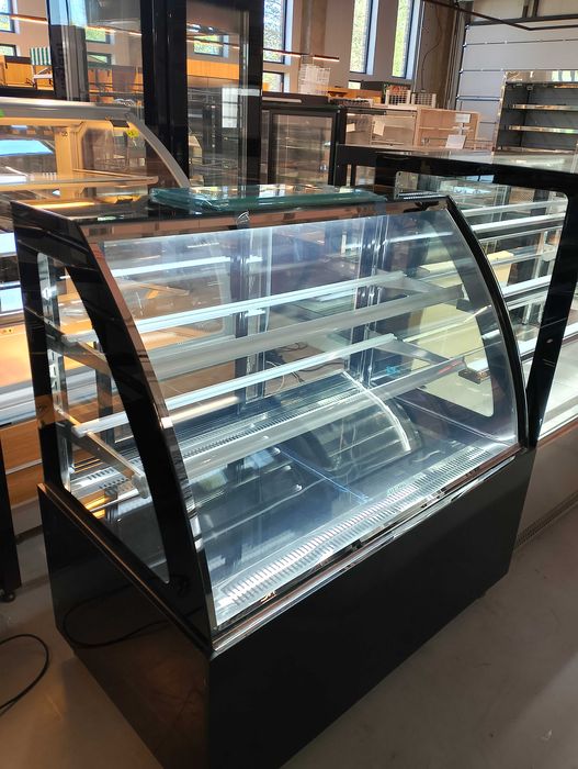 Witryna cukiernicza, Lada cukiernicza,