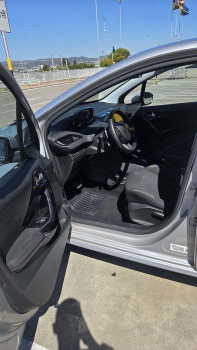 Peugeot 208 1.4 D automático