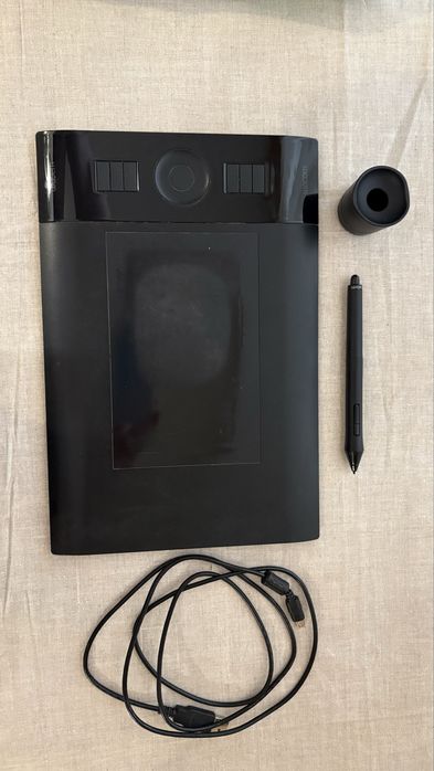 Графічний планшет Wacom Intuos4 S