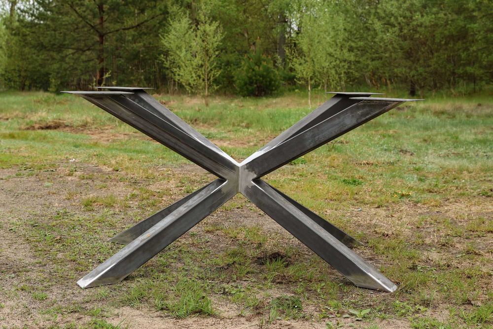 Nogi stalowe XERION – nowoczesny design do stołów loftowych i industrialnych