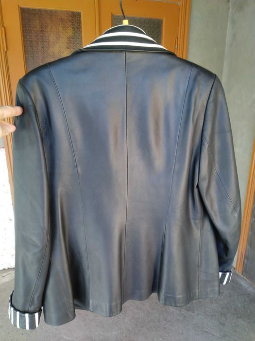 Женская кожаная куртка (мягкая кожа с приятным запахом)