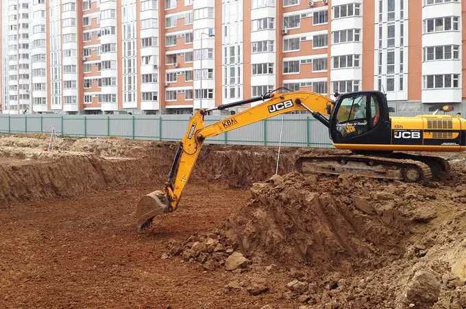 Копання котлованів, демонтаж будівель, вивіз будівельного сміття