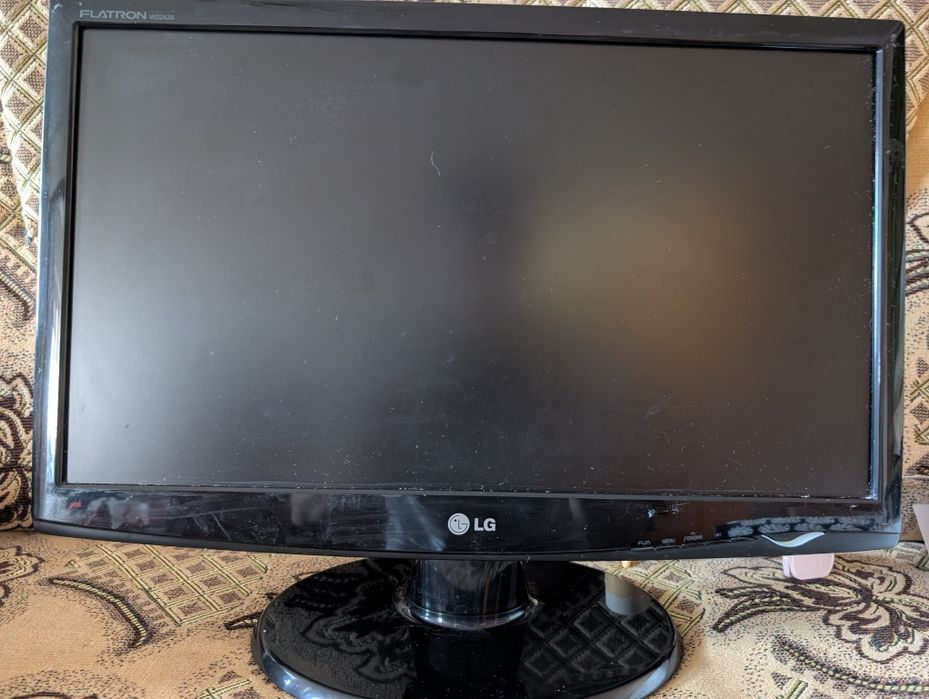 LG Flatron W2243S-PF.