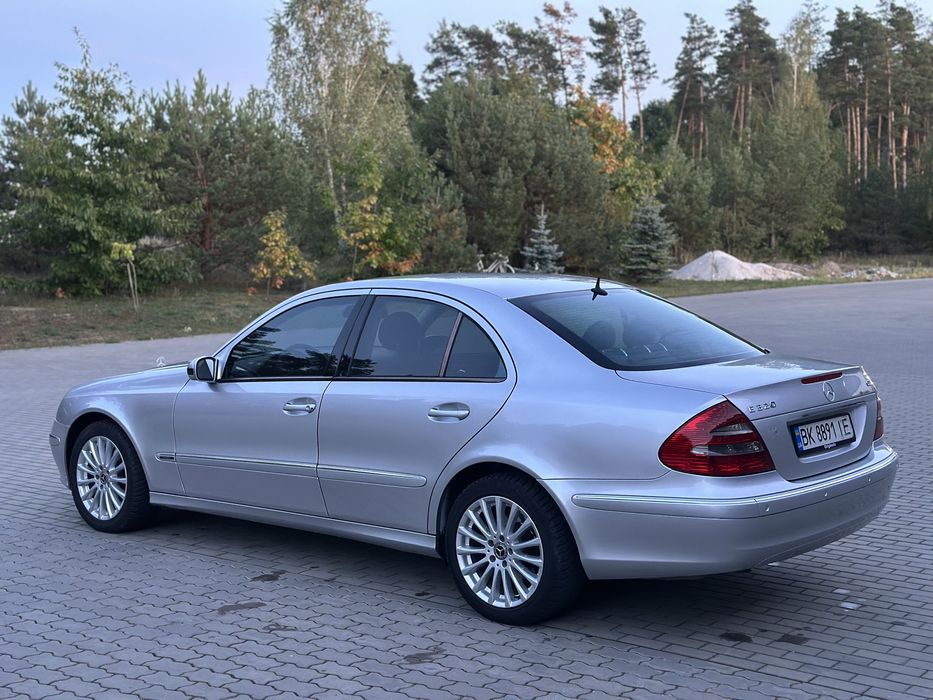 Mercedes Benz 211