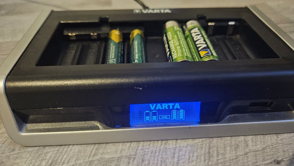 ШВИДКА! Зарядка Varta LCD Multi Charger 8 слотів AA/AAA + USB гаджети