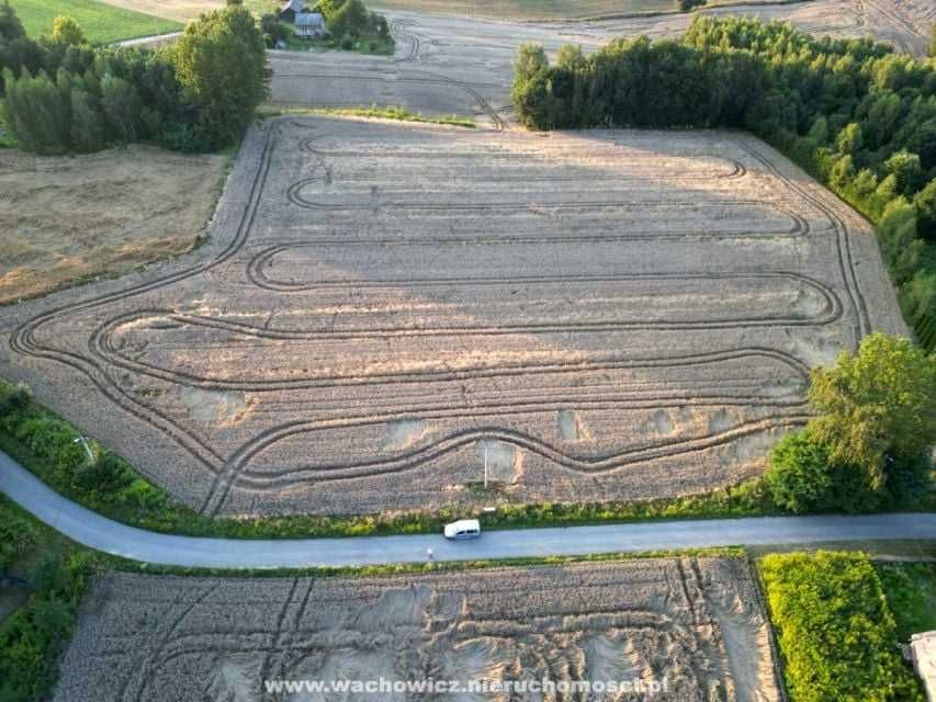 Działka w spokojnej, zielonej okolicy