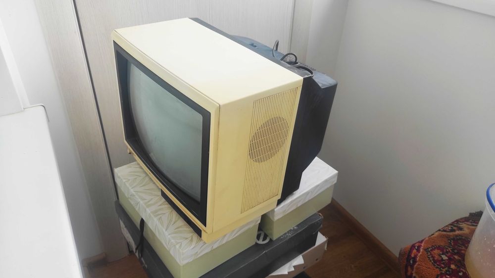 Вживаний телевізор SHARP-C1411SW