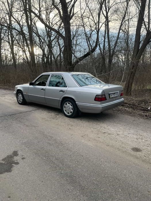 Продам MERCEDES 124