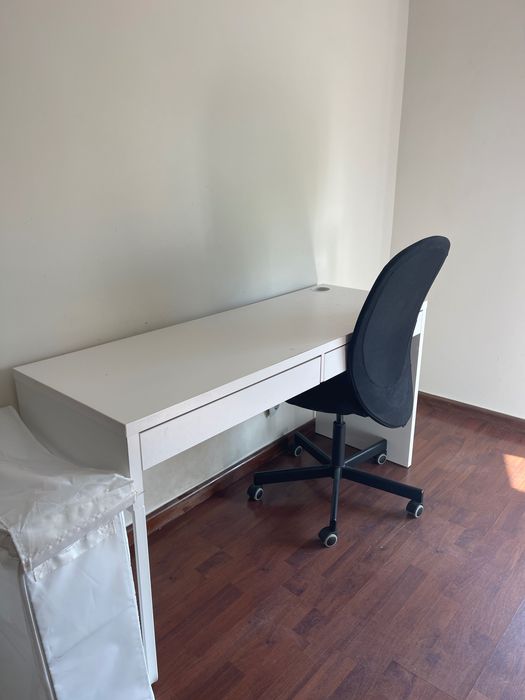 Secretária com cadeira de escritório IKEA