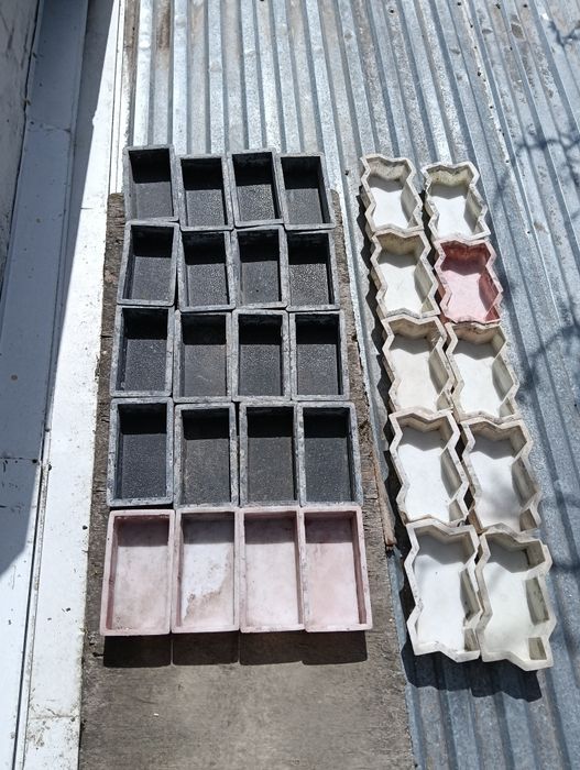 Пластикові, залізні форми тротуарної плитки бордюри