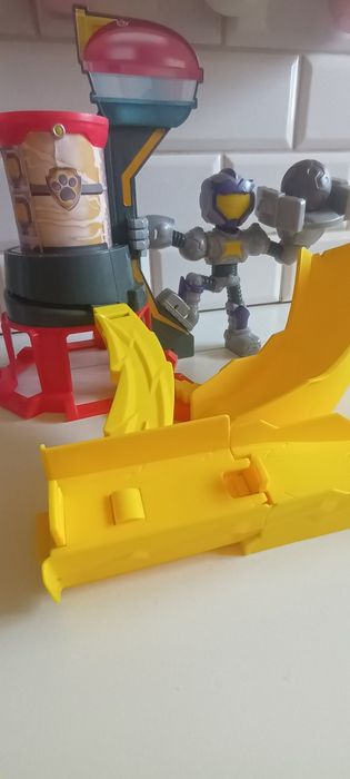 Psi patrol baza , tor, meteoryt