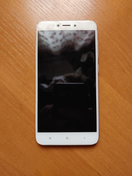 Продам полностью рабочий смартфон Xiaomi Redmi 4x