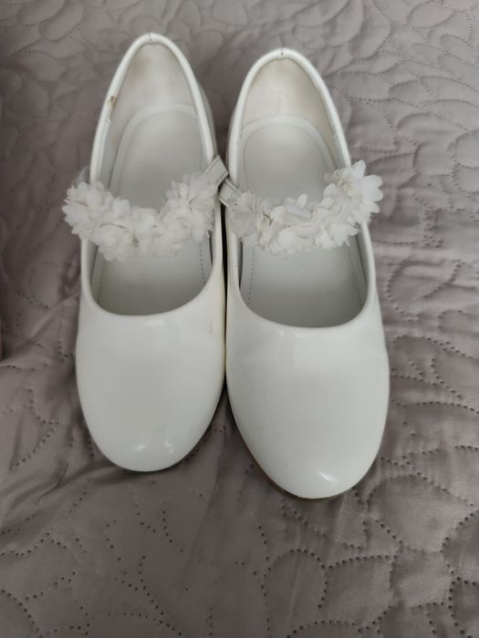 Buty komunijne dla dziewczynki.