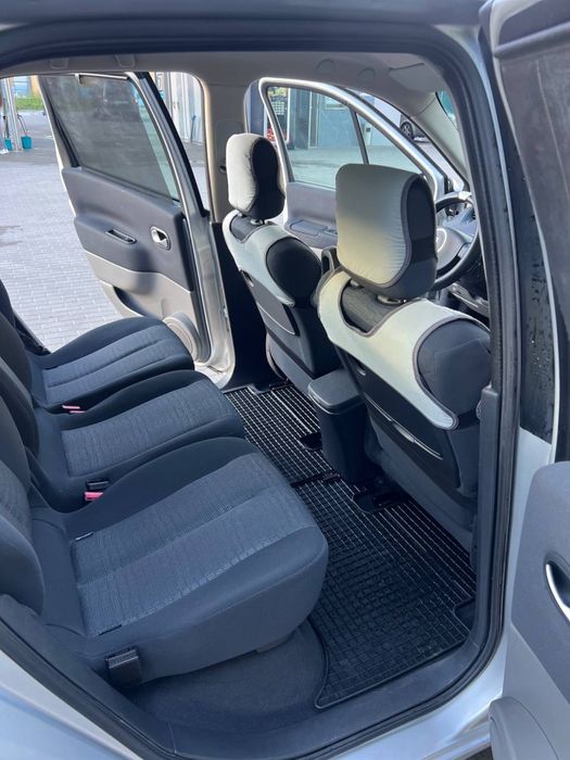 продам надійний сімейний автомобіль