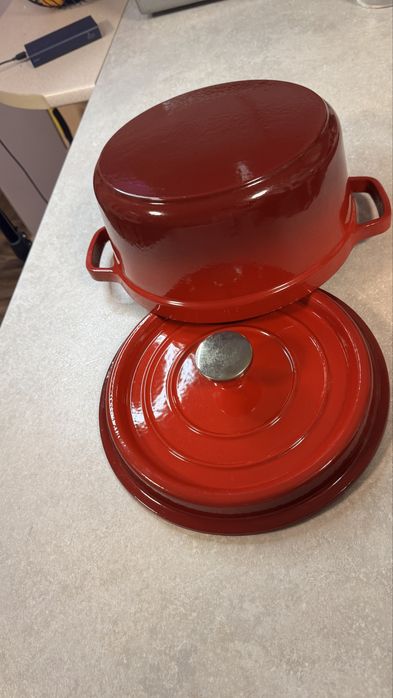 Чавунна каструля 4,6 л, 26 см, зовні емаль, для духовки і плити