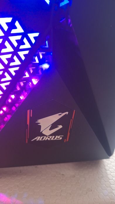 Caixa de PC Aorus