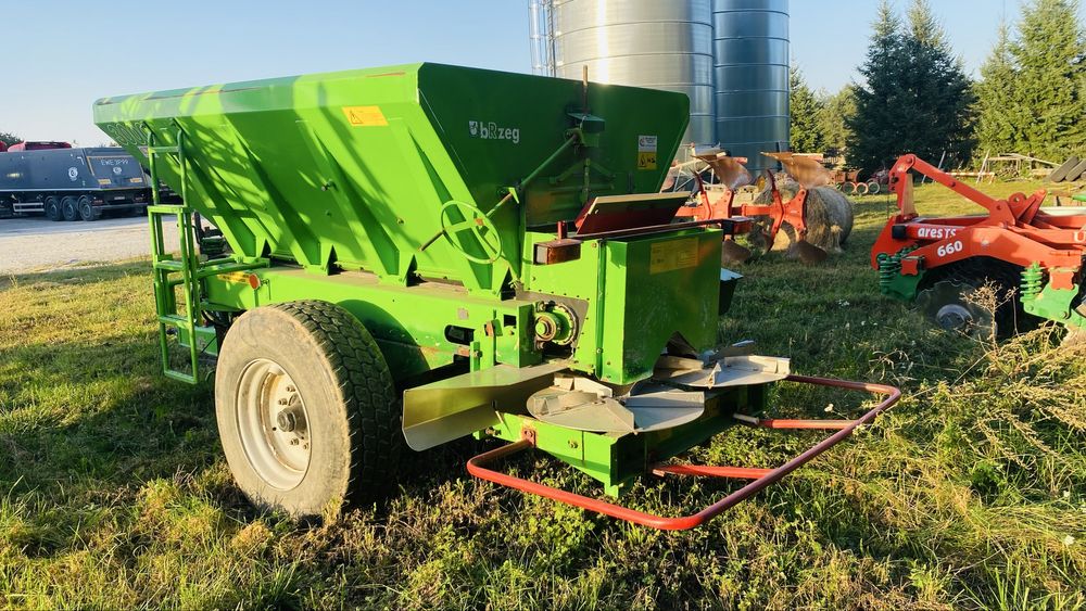Rozsiewacz wapna RCW 3000 Brzeg