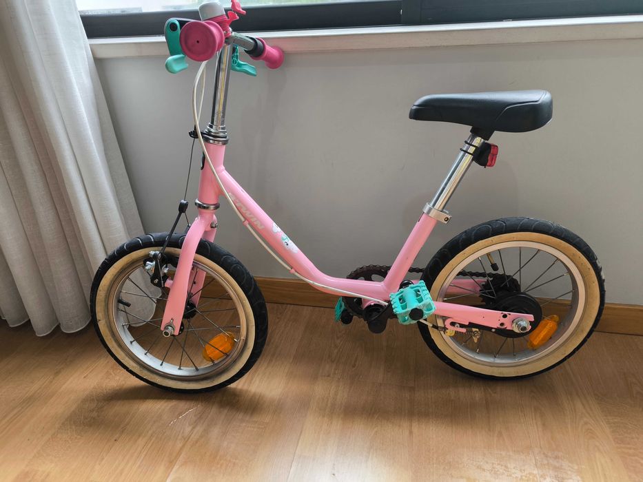 Bicicleta Infantil Btwin 14” com Rodinhas e Acessórios