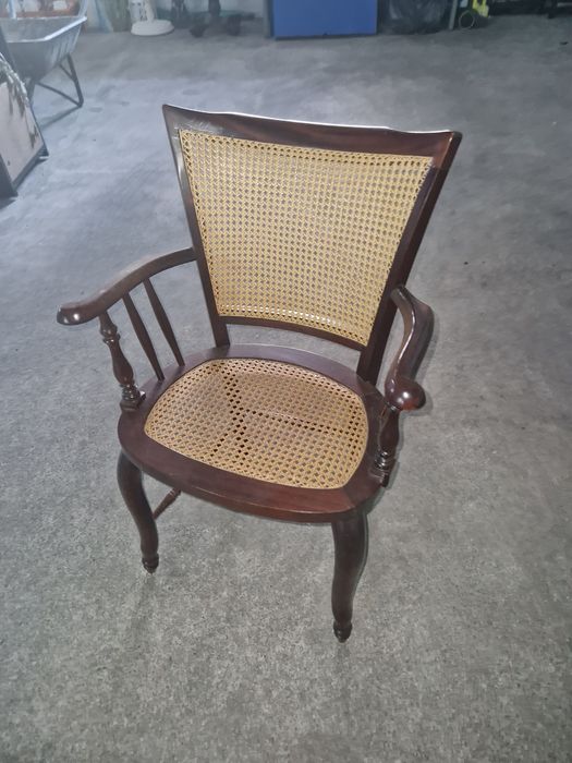 Vendo 1 cadeira em madeira e verga vintage
