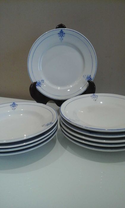 Conjunto de pratos antigos429812054974146562