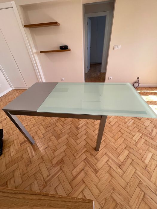 Mesa de vidro extensível