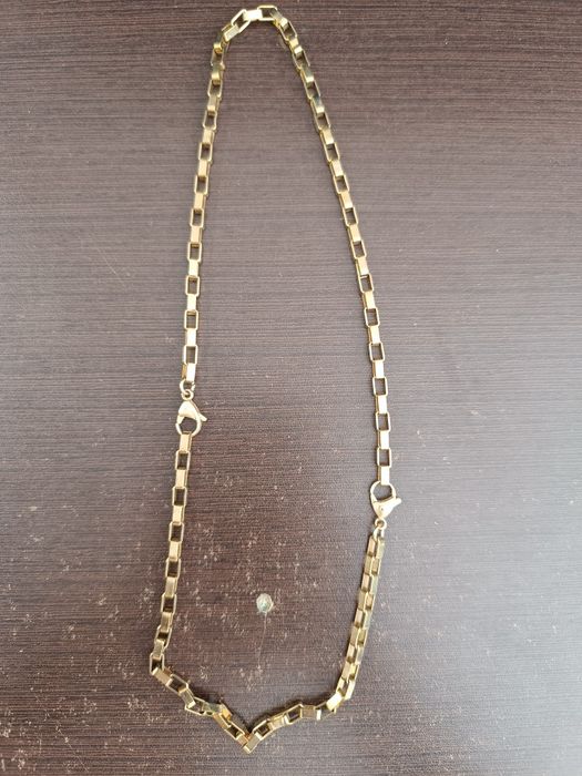 Corrente dourada para óculos