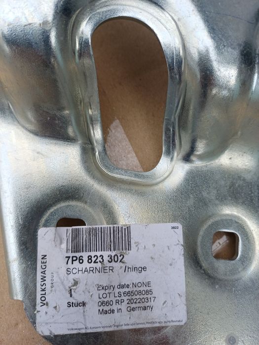 Петлі завіси капота Volkswagen Touareg