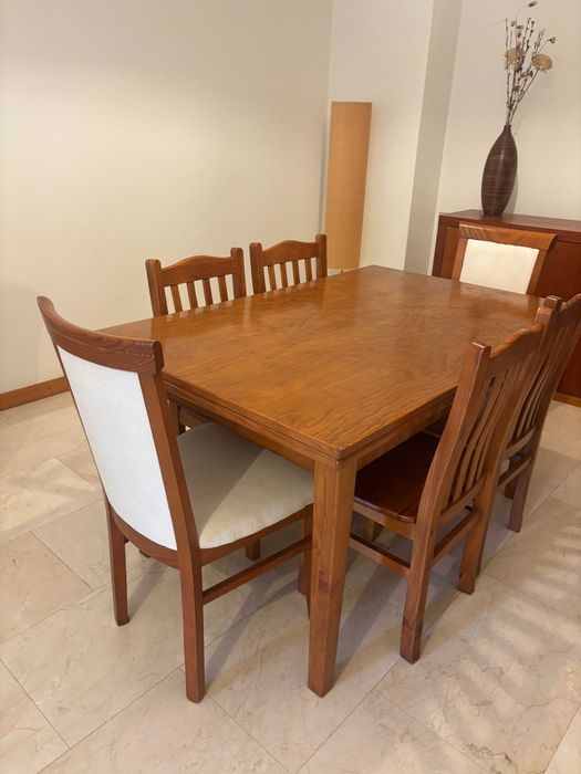 Mesa de jantar madeira + 6 cadeiras