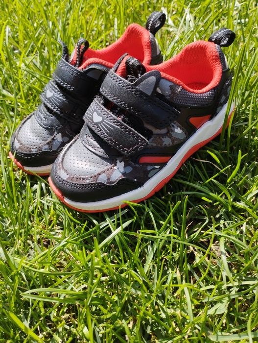 Дитячі кросівки Clarks ортопедичні шкіряні,стан нових