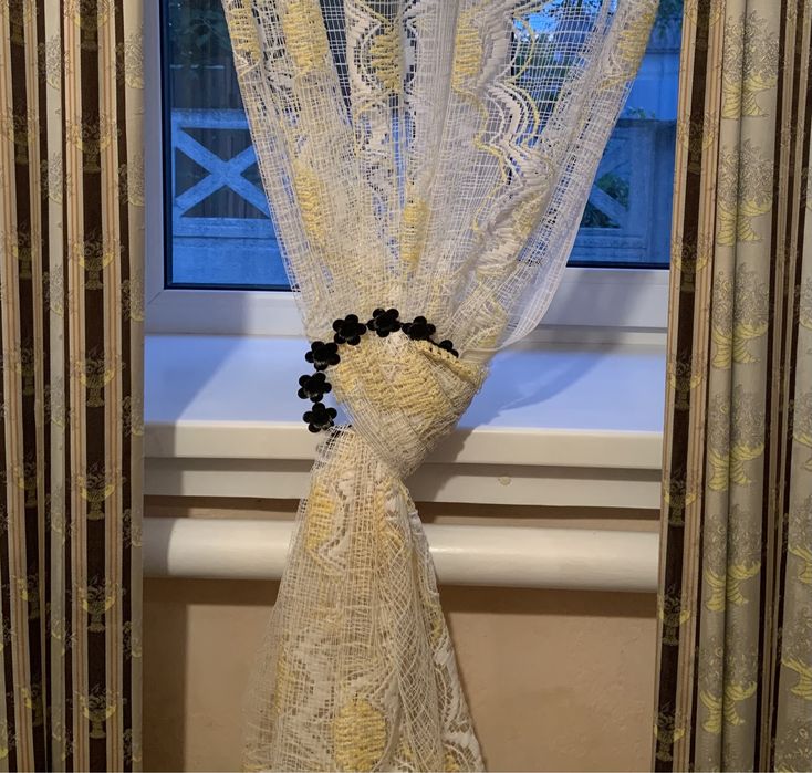 Тримачі для штор