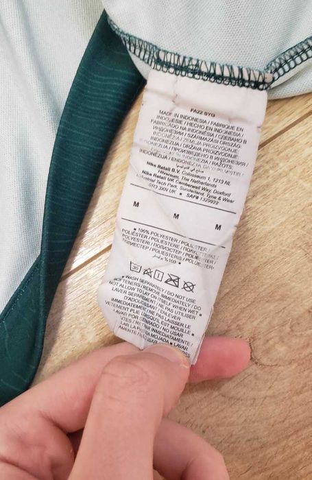 Футбольна форма Liverpool 2021/22