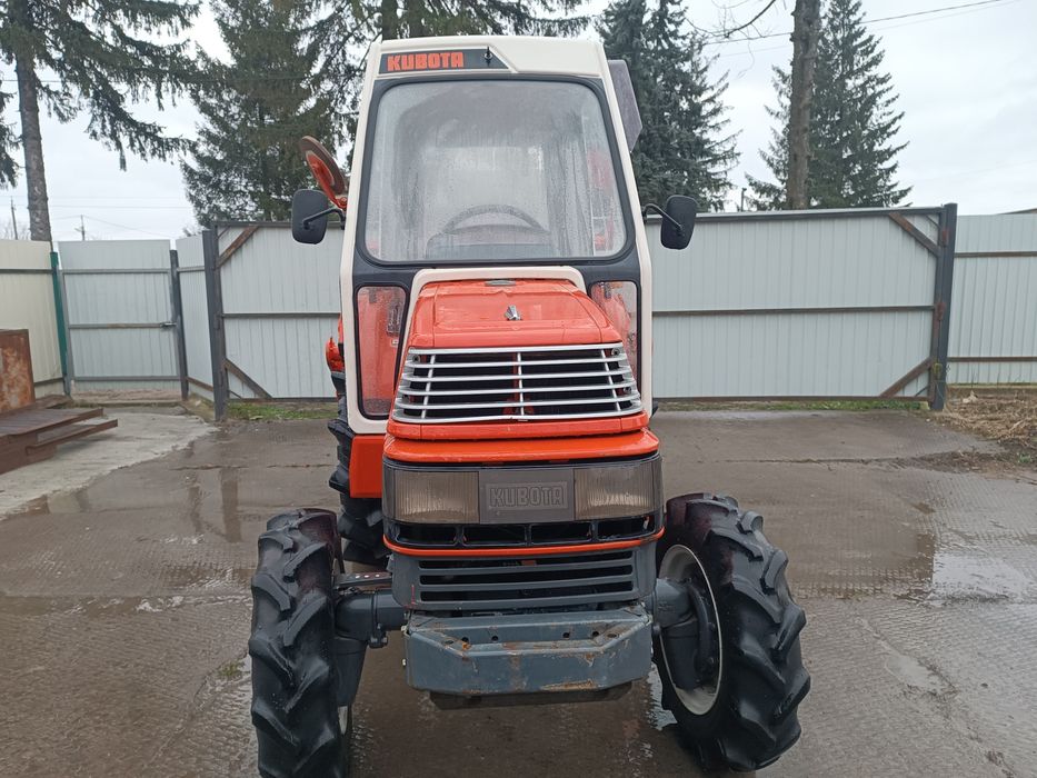 Японський мінітрактор . Трактор Кубота.