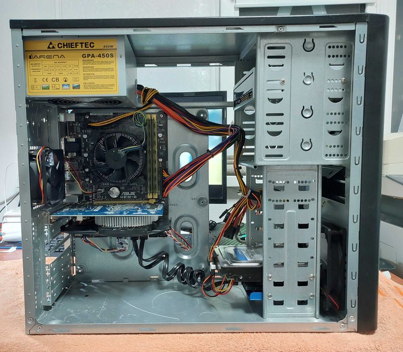 Продам компьютер i3-4330, R7 240 2gb, DDR3 16gb (8х2), SSD120, HDD1TB