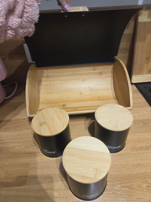 Chlebak plus pudelka