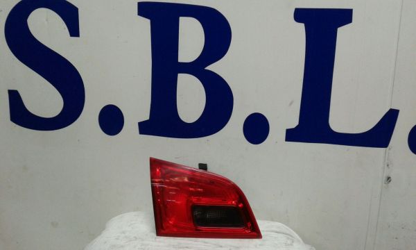 Farolim da mala esquerdo OPEL Astra J