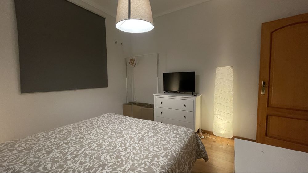 Quarto de Casal em Moradia
