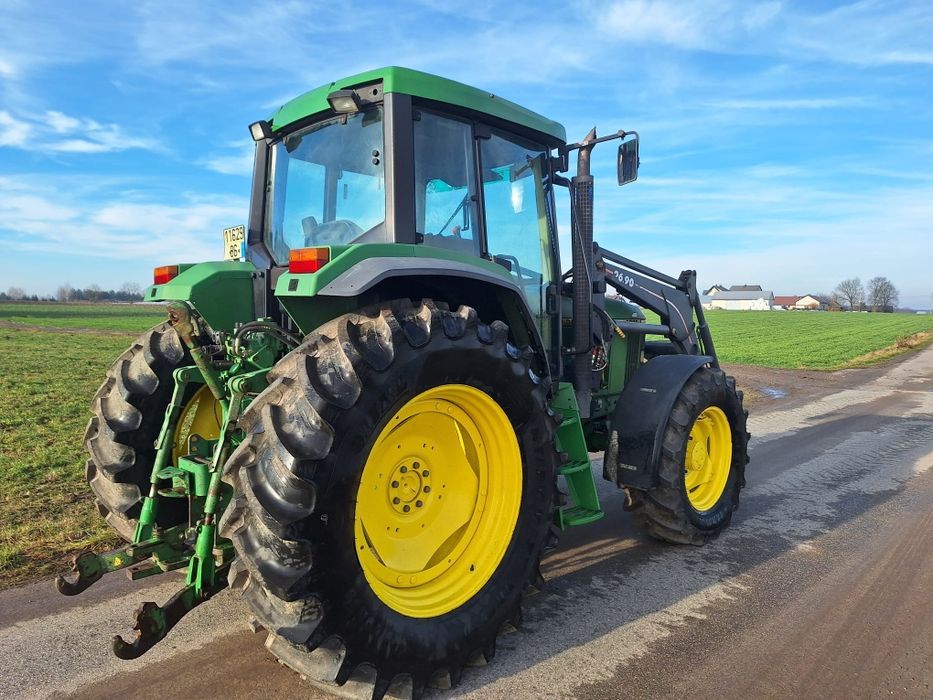 Ciągnik rolniczy John Deere 6800 ładowacz czołowy