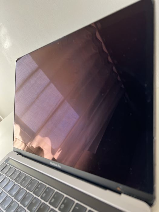 MacBook Pro 13” A2159 2019 avariado / para peças