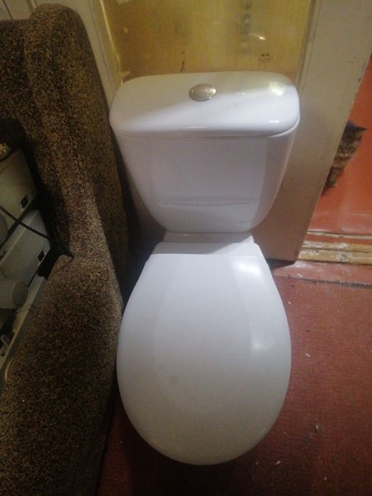 Унитаз компакт  бу  без фурнитуры