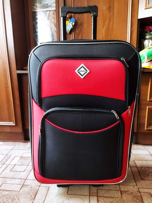 Продам чемодан, розмір М