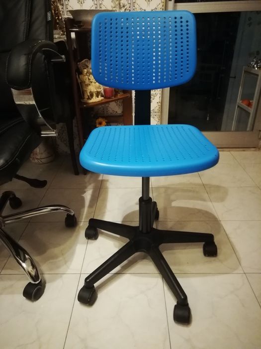 2 Boas Cadeiras Muito Confortáveis Pele Sintética