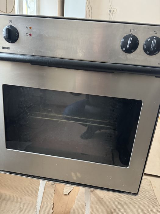 Продам духовку електричну